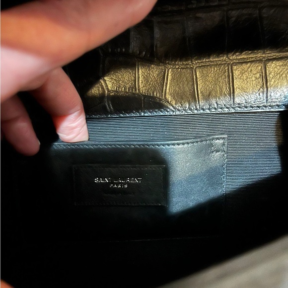 Beautiful Authentic YSL Saint Laurent size Medium purse - Picture 4 of 5